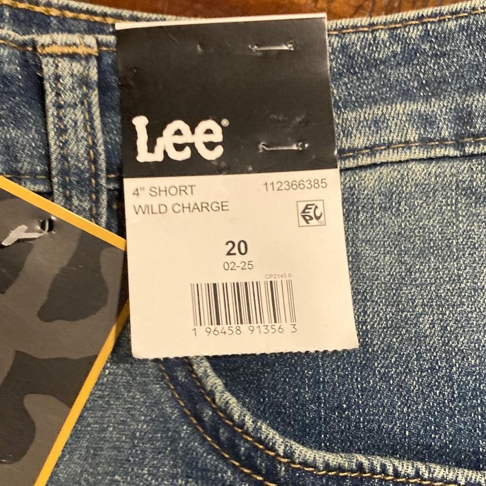 NWT Lee 4” denim shorts 20 - Picture 2 of 8